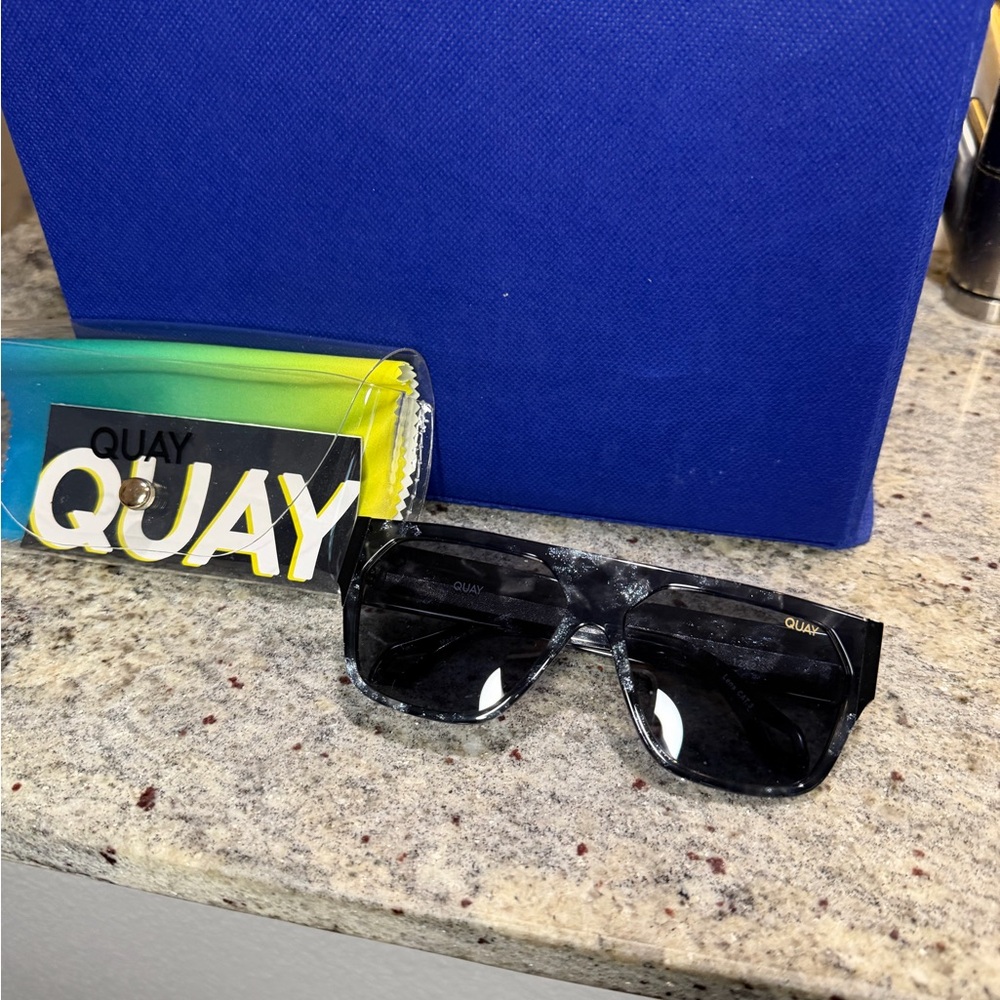 Quay Australia Get Off Black and Gray Sunglasses